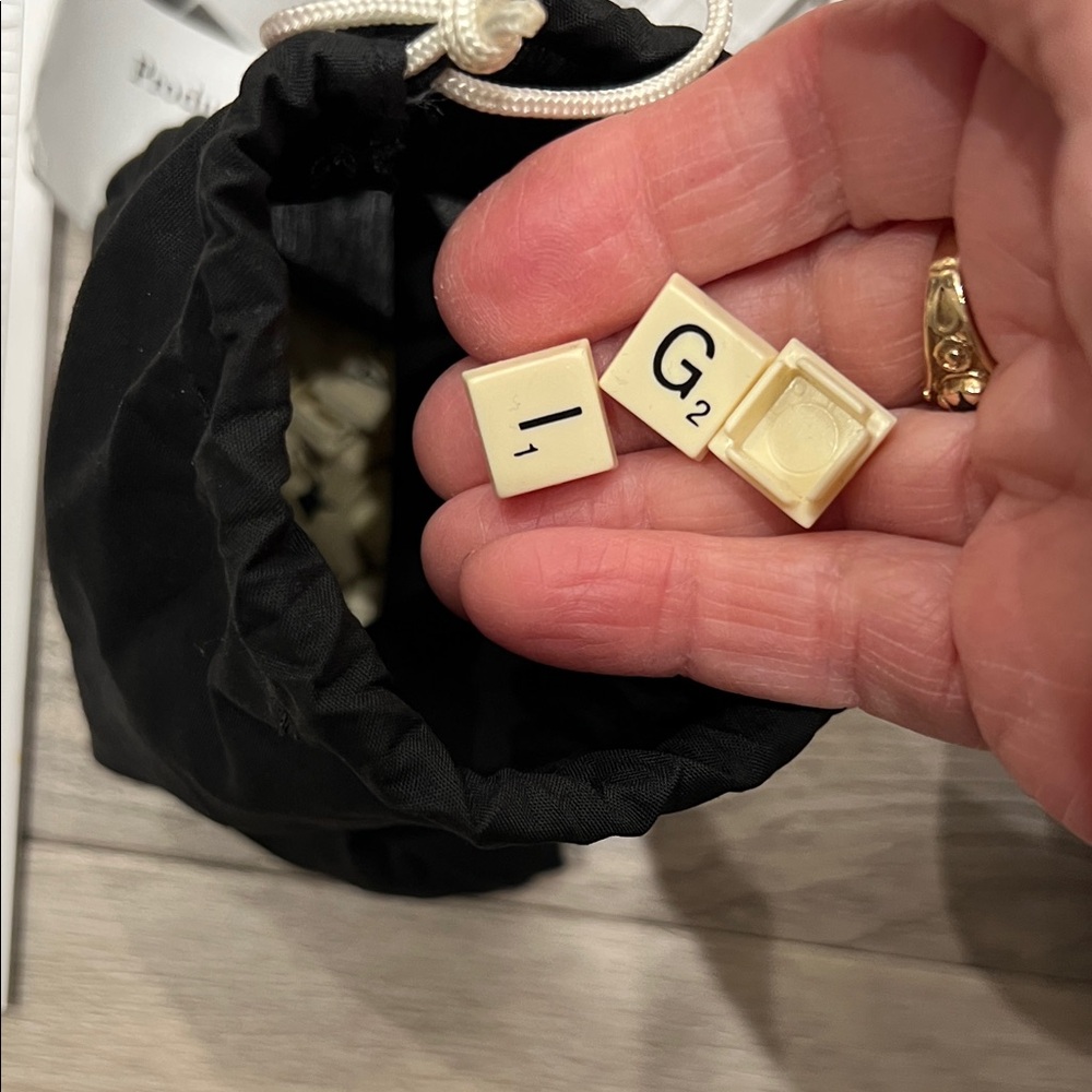 Travel Scrabble Game Zipper Case Crossword HASBRO Game Folio Edition NEW - Picture 6 of 13